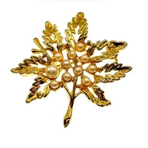 Vintage Gold Tone Brooch Pin Leaf Design with Faux Pearls